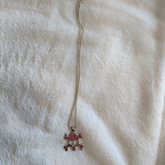 Claire's Skull with pink hearts necklace - Picture 4 of 4